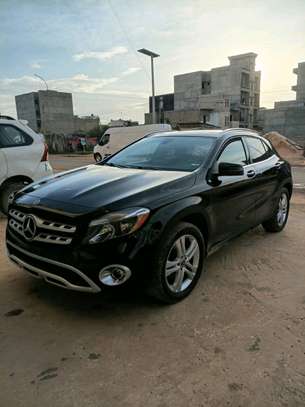 Mercedes-Benz image 2