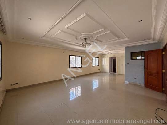 Ref_6217_GL Une villa d’angle à vendre à Onomo à Yoff image 6