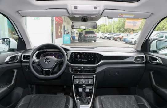 Volskwagen T-cross 2023 image 2