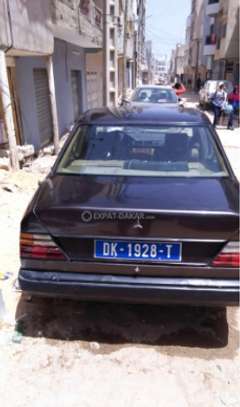 Mercedes 200 image 4