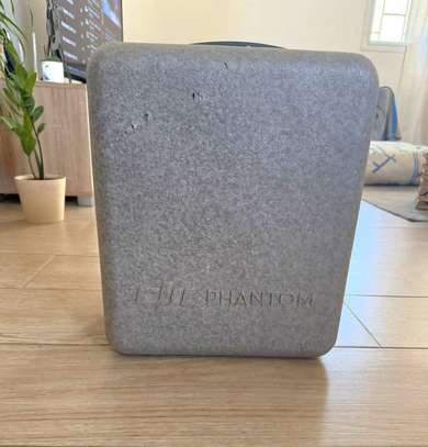 Drone DJI Phantom 4 Pro à vendre – parfait état image 2