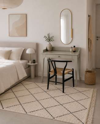 Commode IKEA et tapis fait maison image 2
