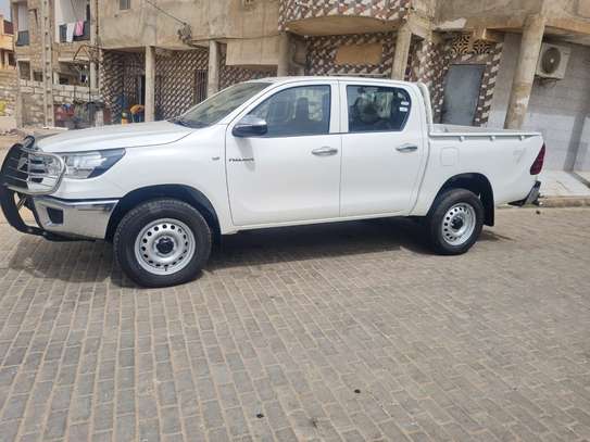 Toyota Hilux Diesel 4x4 Blanc Robustesse image 3