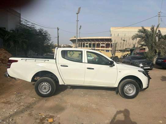 Mitsubishi l200 202 image 8
