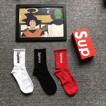 chaussettes supreme boite a trois image 3