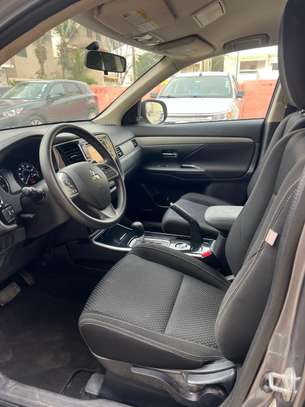 Mitsubishi Outlander 2018Gris SUV spacieux fiable image 7