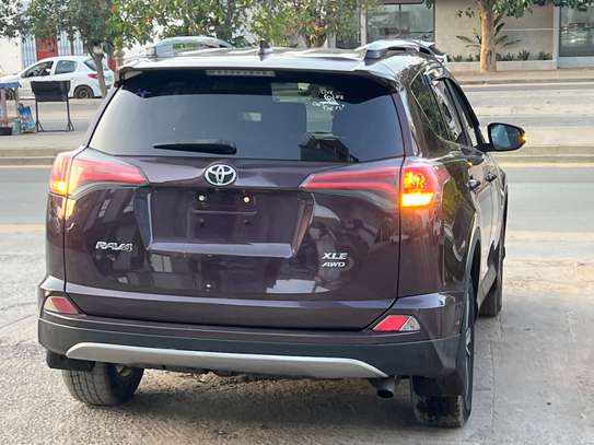 Toyota Rav4 Xle image 7