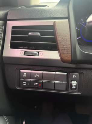Rexton G4 2018 image 7
