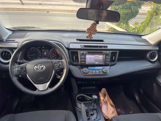 Toyota Rav4 Xle image 12