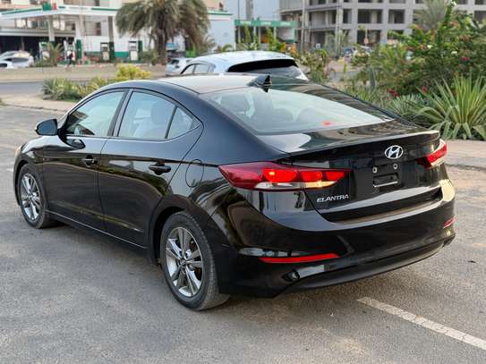 Hyundai Elantra image 8