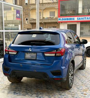 Mitsubishi SUV compact 5 portes bleu polyvalent image 4