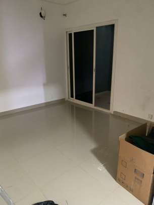 Appartement F4 non meublé proche Corniche  lycée J.Mermoz image 4