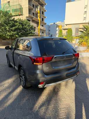 MITSUBISHI OUTLANDER 2018 image 9