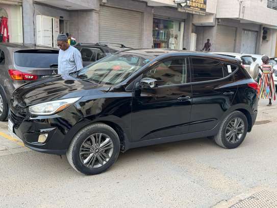 Hyundai SUV noir spacieux maniable et fiable image 3