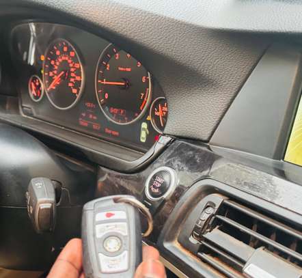 BMW 528i xdrive 4Cylindres image 9