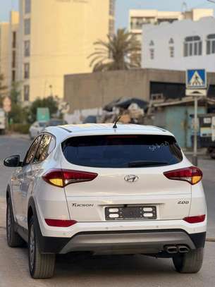 Avant hyundai tucson 2018 autamtique diasel.full option image 9