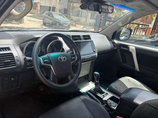 Toyota Land Cruiser 2022 SUV gris métallisé image 4