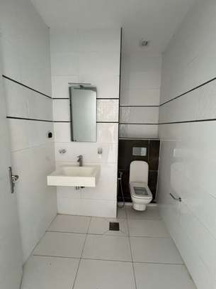 F4 neuf à vendre aux Almadies image 3