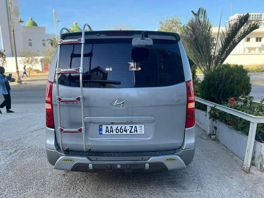 LOCATION HYUNDAI STAREX 9 PLACES AVEC CHAUFFEUR image 2