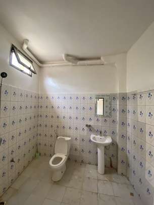 Magnifique appartement de type F3 à louer à Ouakam image 10