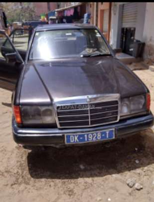 Mercedes 200 image 3