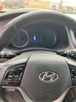 Hyundai Tucson Limited image 10
