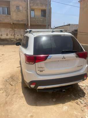 Mitsubishi outlander 2016 v6 awd 7 places image 4