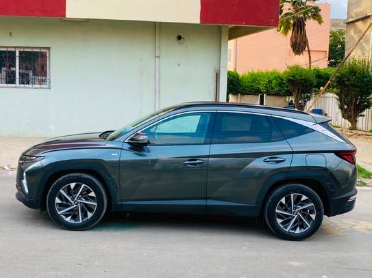 Hyundia Tucson image 9