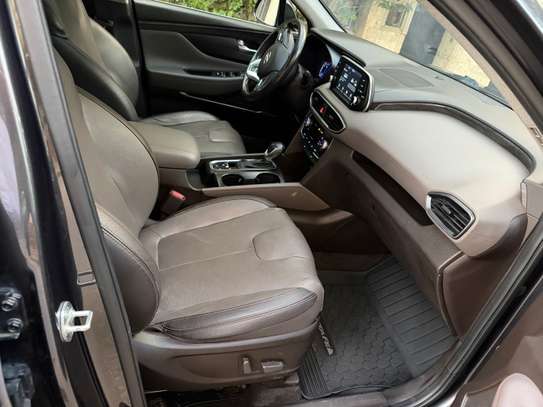 Hyundai Santefe image 3