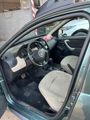 Renault Duster SUV compact noir robuste image 3