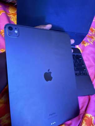 Ipad pro M4 image 2