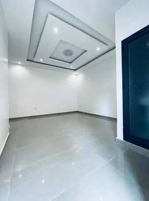 Studio moderne aux Parcelles Assianies image 2
