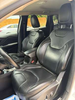 À vendre Jeep Cherokee image 6