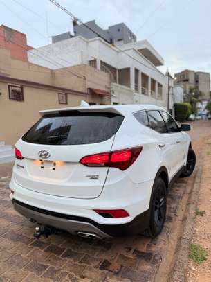 Hyundai santafe 2017 version 4x4 image 8