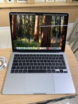 MacBook air 2025 13 pouces - M4 | 16GB RAM | 256 image 3