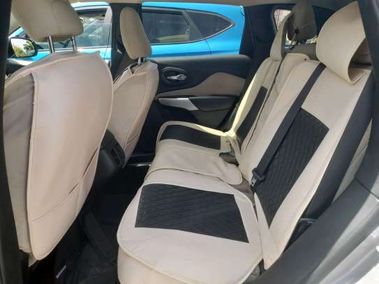 Jeep Cherokee image 5