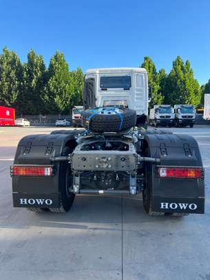 Camion tracteur Howo TX 6X4 Tractor image 6