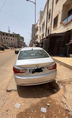 Hyundai sonata image 2