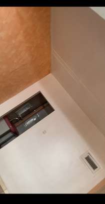 Grande chambre avec SDB à louer à Amitié 3 image 2