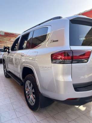 Toyota land cruiser VX image 4