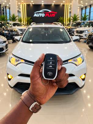 Toyota Rav4 2017 Limited image 3