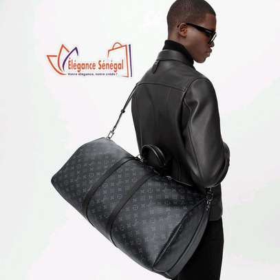 Sac de voyage Louis Vuitton en cuir noir à dakar image 7