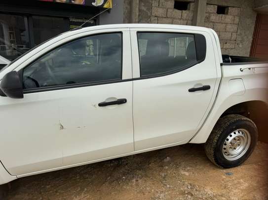 Pickup L200 état neuf image 10