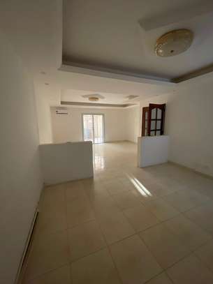 À Vendre – Villa R+1 aux Mamelles (Cité Cheikh Amar) image 12