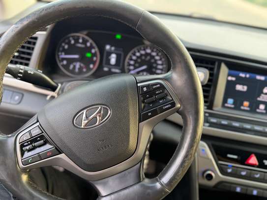 Hyundai Elantra image 6