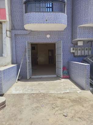 MAGASIN A LOUER GUEDIAWAYE image 2