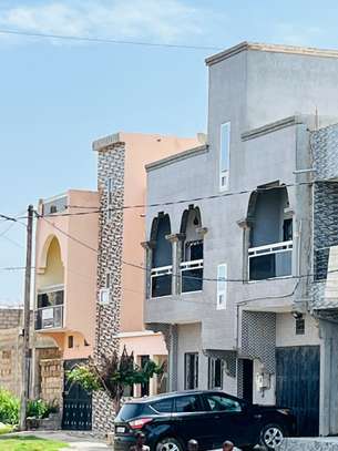 VILLA R+1 À VENDRE - RUFISQUE -VENTE DEVANT NOTAIRE image 2
