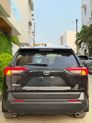 TOYOTA RAV4 LE  Année : 2019 image 4