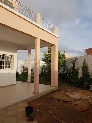 Chambre à louer à saly Tapé diambar image 2
