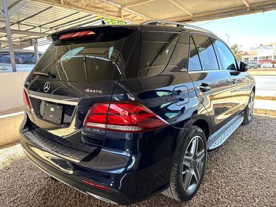 Mercedes Benz GLE400 image 2